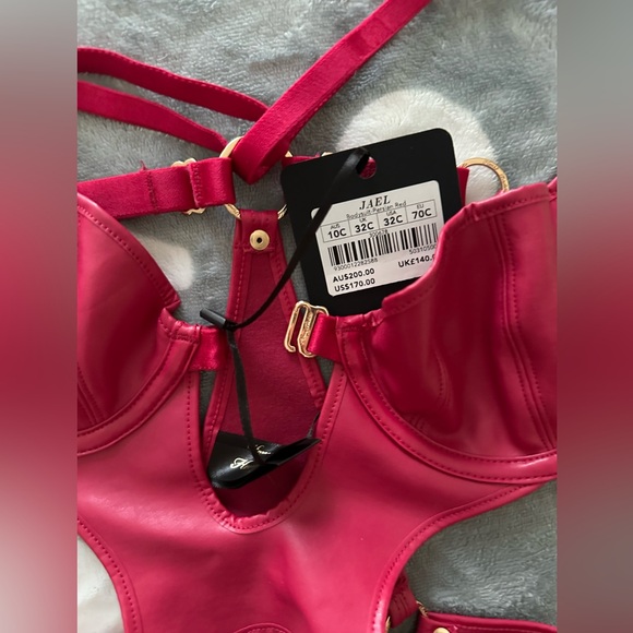 JAEL
RED BODYSUIT 32C - Picture 10 of 11